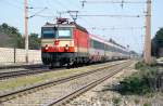 1044 092 fhrt mit OEC733  Der Warmbaderhof  von Wien Sd nach Villach. St.Egyden, 11.04.2009