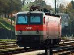 1044 049 abgestellt in Passau Hbf, am 7.04.2009.