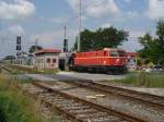 Heute, am 30.06.09, hat mich die Altlack-1044.40 (1044 040-4) in Gerasdorf mit einem Gterzug berrascht.