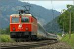 E-Lok 1044 040 fhrt mit IC 535  Krnten wasser.reich  von Wien Sd nach Villach. St.Lorenzen 31.07.2009