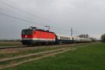 10.4.10 Auch dieses Jahr verkehrt der Erlebniszug Donau, diesmal unter dem Namen  Erlebniszug Radexpress Donau . Letztes Jahr war der Sdbahnhof der Ausgangsbahnhof, heuer ist es der Franz Josefs Bahnhof. An diesem Tag bespannte eine der letzten Pflatsch 1044er diesen Zug. Hier die 1044 017 mit dem REX 5914 von Wien Franz Josef Bahnhof nach Passau kurz vor Tullnerfeld.