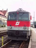 1044 059 am 9.9.05 in Lindau. Am Haken hat die Lok Intercity 119 von Dortmund nach Bludenz bzw. Innsbruck.