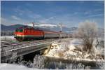 Vor winterlicher Kulisse und bei -18 Grad, fhrt 1044 060 mit EC 531  Stadttheater Klagenfurt  von Wien Meidling nach Lienz.