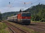 Die 1044 082 am 31.07.2010 mit dem Erlebniszug Donau bei der Durchfahrt in Wernstein.