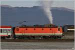 Dampflok ;O) - Mitzieher von 1044 028 welche mit IC 534 von Villach nach Wien Meidling fhrt. 
Zeltweg 20.11.2011