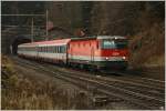 1044 014 mit IC 652 (Graz - Wien Meidling) beim Verlassen des 190m langen Klamm-Tunnels nahe Klamm-Schottwien.