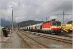 1044 117  Schachbrett  donnert mit einem Gterzug durch Fentsch-St.Lorenzen. 20.3.2012