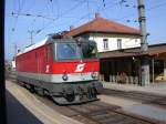 1044 078-2 wartet in Spielfeld-Strass auf den nchsten Zug von Slowenien. (07.10.2001)