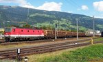 1144 223 steht am 19.September 2015 mit einem Holzzug am Bahnhof Lienz Osttirol