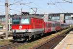 IC 642 (Hotel Ibis) bespannt mit der 1044 091 bei der Ausfahrt aus dem Bahnhof Wels am 21. April 2007.