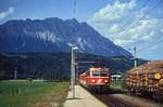 Mit einem Regionalzug kommt 1046 018-6 im August 1986 in Stein an der Enns an (Neubearbeitung eines bereits veröffentlichten Bildes)