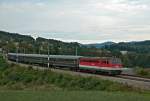 GEG 1046 001 befrderte am 04.09.2010 einen Sonderzug von Passau nach Wien Westbahnhof. Diese Aufnahme entstand bei der Rckfahrt, kurz vor Drrwien.