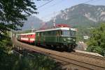 4061.13 fährt mit EZ-14391 zwischen Payerbach/R. und Küb bergwärts.  9.8.15