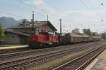 1063 044 mit der bergabe von Brixlegg nach Wrgl am 22.04.2011 im Bahnhof Brixlegg, leider im Gegenlicht.