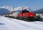 1063 018 ist am 30.01.2012 mit einem leeren lzug von Trofaiach nach Leoben-Donwawitz unterwegs.