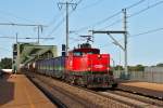 1063 031 berquert mit einem Gterzug die Donau. Wien Praterkai, am 23.07.2012.