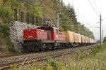 1063 040 mit Güterzug bei Kaisersberg am 26.09.2016.
