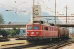 ÖBB 1110 505 zieht ein Kesselwagenzug in Buchs SG ein am 18 Juni 2001.