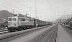 ÖBB 1110 21 + 1670 17 mit Güterzug abfahrtbereit in richtung Hall in Tirol. Bludenz, am 09.07.1974. Scanbild 90203, Agfa Isopan IF.