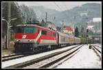 1110.015 fährt am 11.01.2001 mit G48354 durch den Bahnhof Bruck an der Mur.