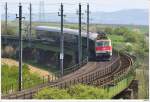 GEG 1110.522 mit einer Wagen-berstellung von Gmnd nach Passau; hier Version 2 auf der Hangbrcke bei Limberg-Maissau, 24.4.2010.
