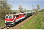 GEG 1110.522 mit einer Wagen-berstellung von Gmnd nach Passau; hier Version 2 wenige Km nach der Hst. Limberg-Maissau, 24.4.2010.