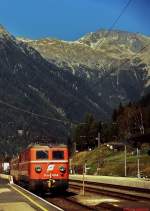 1110 027-8 im Sommer 1988 im Bahnhof Mallnitz. Die Lok war zur Befrderung der Autozge durch den Tauerntunnel eingesetzt. 