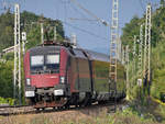 1116 222 ist Mitte August 2020 mit einem Railjet bei Fuchsreut in Richtung Salzburg unterwegs.