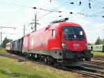 1116 075 EM-Schweiz hat am 04.08.2007 mit dem EZ 5921  Donau  aus Passau den Welser Bahnhof erreicht.Eigentlich sollte die 1044 020 vorne angehängt sein, die lief jedoch am Zugende kalt mit.Da der Zug