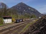 Die 1116 158 mit einem Güterzug  am 24.04.2021 unterwegs bei Fischbach a.Inn.