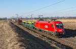 1116 165 mit einem Güterzug zwischen Himberg und Gramatneusiedl, am 15.02.2019.