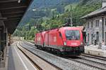 Durchfahrt am Mittag des 03.07.2018 von 1116 175 zusammen mit 1116 172 als Lokzug vom Brenner kommend durch den Bahnhof von Matrei am Brenner gen Inntal.