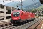 Nachschuss auf 1116 172, als diese zusammen mit 1116 175 am 03.07.2018 als Lokzug durch den Bahnhof von Matrei am Brenner in Richtung Inntal fuhr.