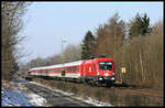 Am Stadtrand von Osnabrück Hellern ist hier am 2.3.2006 um 10.00 Uhr der ÖBB Taurus 1116.258 mit dem Autoreisezug 13324 nach Hamburg auf der Rollbahn unterwegs.