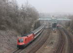 Am 23.01.2020 legt sich 1116 190 mit IC Stuttgart-Zürich bei Stuttgart-Österfeld in den Bogen.