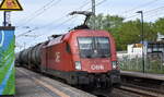 ÖBB - Österreichische Bundesbahnen [A] mit ihrer  1116 053  [NVR-Nummer: 91 81 1116 053-0 A-ÖBB] und einem Kesselwagenzug (Benzin) am 22.08.23 Durchfahrt Bahnhof