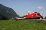 1116 227 bringt den OEC 162  TRANSALPIN , Wien West - Basel SBB, bei Niederaudorf in Richtung Tirol.