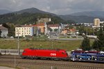 1116 180 mit Güterzug bei Bruck/Mur am 27.09.2016.
