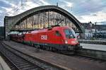 1116 089-4 erreicht am Abend des 3.7.2017 mit dem EN421/EN40421 von Düsseldorf Hauptbahnhof nach Innsbruck Hauptbahnhof/Wien Hauptbahnhof den Kölner Hauptbahnhof. 