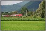 Eine 1116 bringt am 17.06.05 den OEC188  Val Gardena/Grdnertal  von Verona Porta Nuova nach Mnchen Hauptbahnhof. Aufgenommen bei Stans b. Schwaz.