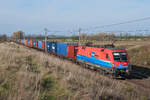 1116 012 Rail Cargo Hungaria, unterwegs mit Containern, zwischen Himberg und Gramatneusiedl.