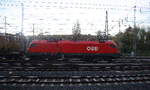 Taurus ÖBB 1116 167 von ÖBB fährt mit einem Güterzug aus Schaarbeek(B) nach  Österreich bei der Ausfahrt aus Aachen-West und fährt in Richtung Aachen-Schanz,Aachen-Hbf,Aachen-Rothe-Erde,Stolberg-Hbf(Rheinland)Eschweiler-Hbf,Langerwehe,Düren,Merzenich,Buir,Horrem,Kerpen-Köln-Ehrenfeld,Köln-West,Köln-Süd. Aufgenommen vom Bahnsteig in Aachen-West. 
Bei Sonne und Regenwolken am Nachmittag vom 13.11.2017.