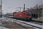 Dem Fahrplanwechsel vorgegriffen: Die ÖBB 1116 087 erreicht schon einen Tag vor dem Fahrplanwechel mit dem auf sechs Wagen aufgestockten IC 183 Singen. 
Künftig sollen die internationalen IC der Gäubahn mit ÖBB 1116 bespannt werden, die DB 101 übernehmen als Gegenleistung die ÖBB Night-Jet Züge von Basel nach Hamburg.
9. Dez. 2017