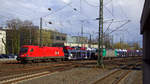 1116 193 von ÖBB kommt aus Richtung Köln,Aachen-Hbf,Aachen-Schanz mit einem Jaguar-Autozug aus Graz-Vbf(A) nach Zeebrugge(B) und fährt in Aachen-West ein. Aufgenommen vom Bahnsteig in Aachen-West. Bei Sonne und Regenwolken am Nachmittag vom 3.4.2018.