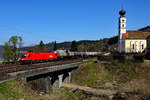 Mit einem Kesselwagenzug war am 08. April 2018 die 1116.137 in Richtung Wels unterwegs und konnte bei der Durchfahrt in Wernstein fotografiert werden. 