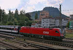 1116 091-0 (Siemens ES64U2) ÖBB als IC 281 (Linie 87) von Stuttgart Hbf nach Zürich HB (CH) erreicht den Bahnhof Singen(Hohentwiel) auf Gleis 3.