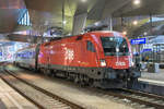 1116 136 kurz vor der Abfahrt mit dem D 722 in Wien Hbf.