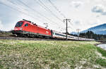 1116 260-1 durchfährt mit dem IC 533  Lienzer Dolomiten  die Haltestelle Berg im Drautal.
Aufgenommen am 2.1.2019.