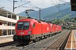 Nachschuss auf 1116 175, als diese am 03.07.2018 zusammen mit 1016 008 und 1116 261 als Lokzug durch den Bahnhof von Matrei am Brenner in Richtung Innsbruck. Zuvor brachten sie einen Güterzug auf den Brenner hoch.