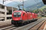 Nachschuss auf 1116 172, als diese zusammen mit 1116 175 am 03.07.2018 als Lokzug durch den Bahnhof von Matrei am Brenner in Richtung Inntal fuhr. Zuvor brachte sie zusammen mit einer Schublok einen  LKW Walter -Klv an den Brenner.